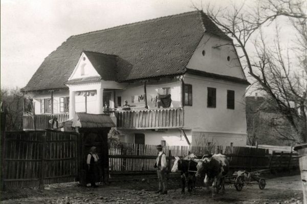 Fordul a világ, múlnak az évek - archív felvételek kiállítása