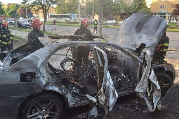 Beindításkor robbant fel egy autó Aradon