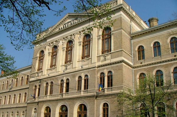 A legtöbb egyetemen szünetel a tanítás a koronavírus miatt