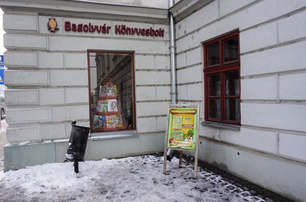 Megelevenednek pénteken a város kirakatai