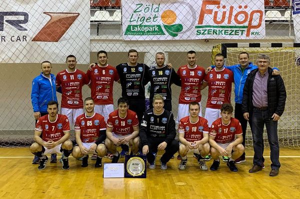 Nem elég, hogy feljutottak