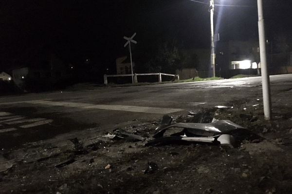 Nekiment egy autónak, majd elvágta a saját torkát