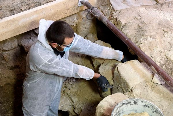 Érintetlen kriptára bukkantak a bánffyhunyadi templomban