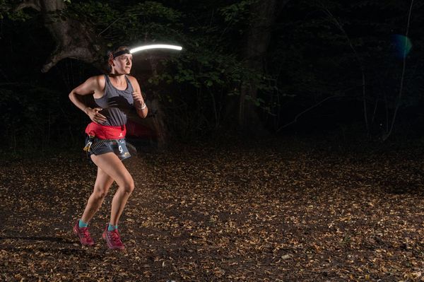 A sötét és ijesztő erdőben kellett futniuk