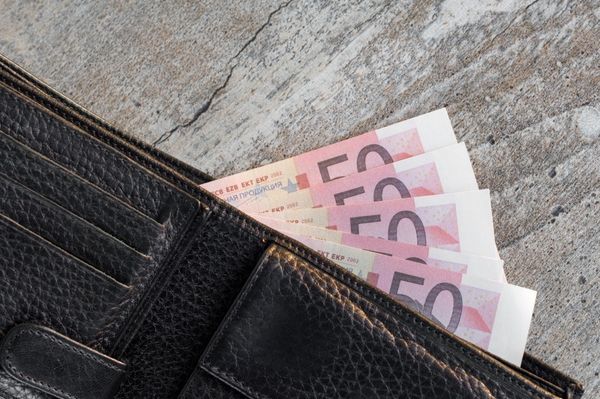 Hamis eurósokkal akart fizetni, lebukott