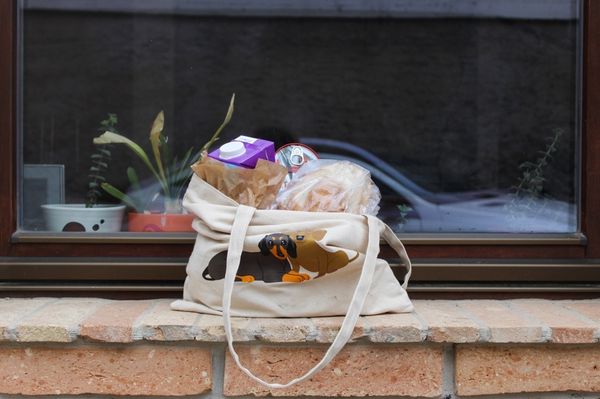 Csökkennek az alapélelmiszerek árai – ígéri Ciolacu