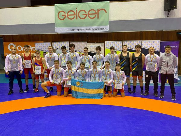 Bajnoki címekkel tértek haza ifjú birkózóink