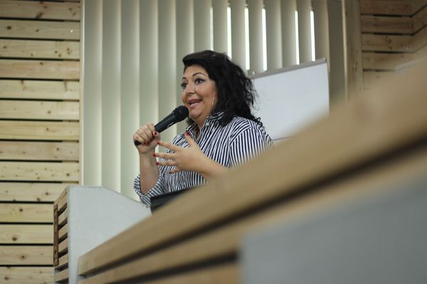 Mi ezt a tányért elmosni szoktuk