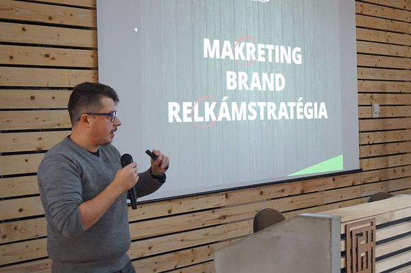 A reklám drága és szar