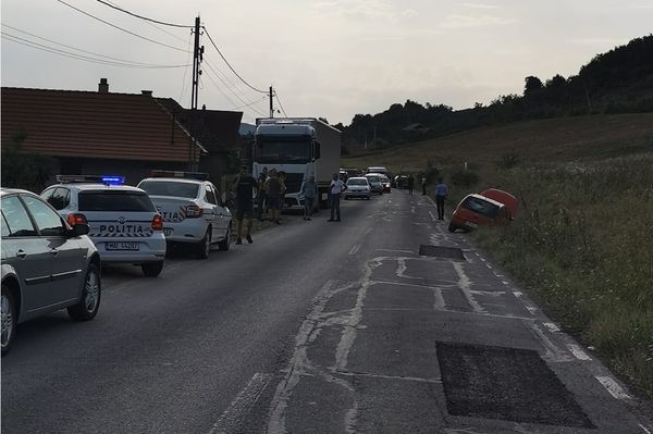 Délben gyalogost gázoltak, délután autók csattantak, s egy tántorogva vezetőt is elkaptak