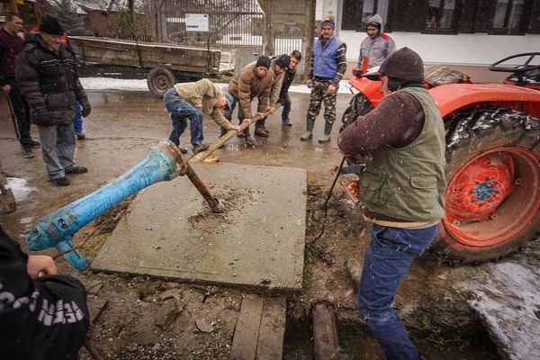 Víz nélkül, de sárban: áldott ünnepeket, Bögöz!