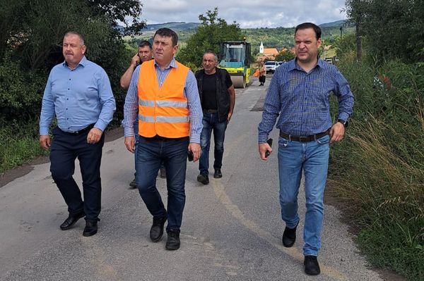 Borboly azt mondja, ha baj van az úton, szóljál!