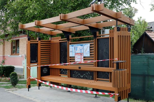 Felújítják a városi buszmegállókat