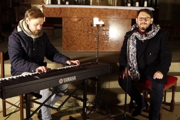 Vers és zene az Isten előtt vacogó lélekről