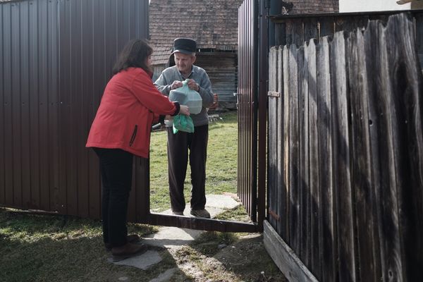 Étkezési utalványokat kapnak a nyugdíjasok