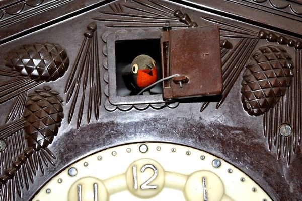 Kakukkos órát és varrógépet loptak