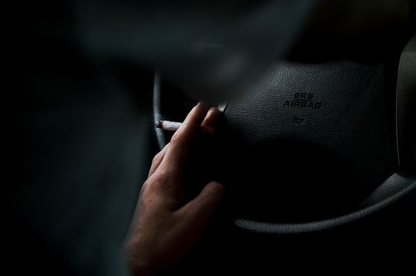 Cigarettacsikkével gyújtotta meg saját rakományát