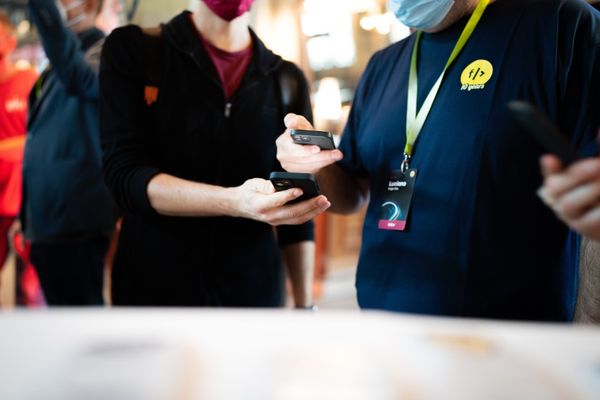 COVID-igazolványhoz kötné a munkába járást az USR