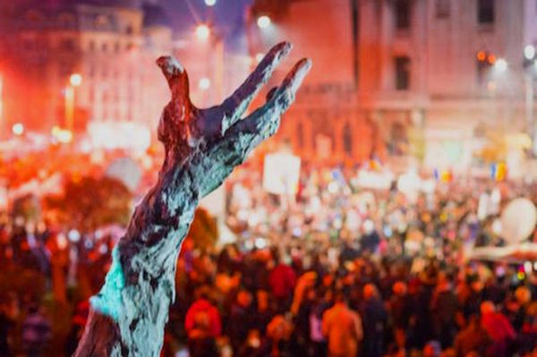 Ezrek emlékeztek meg a bukaresti tűzvészről