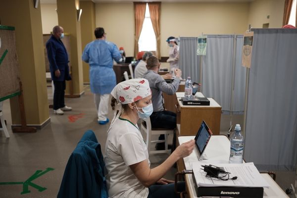 Csúsznak az oltások, egyelőre megtelt a naptár