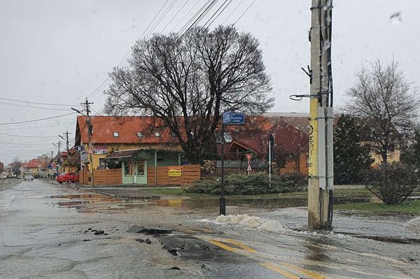 Újabb csőtörés a Bethlen utcán