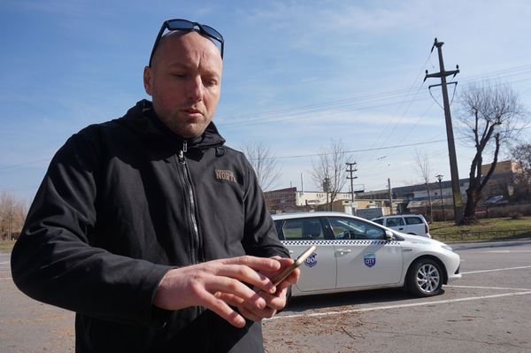 Nem jön a taxi?