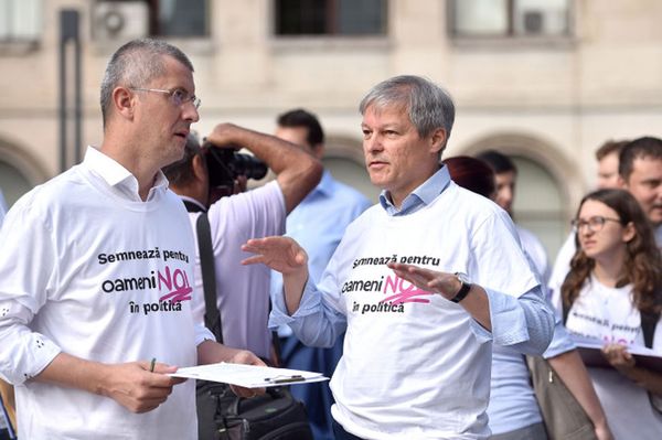 Nem indulhatnak „új emberek" a politikában