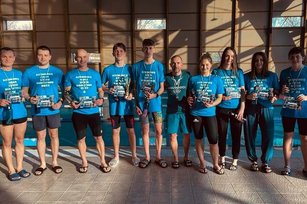 Nyolc órán keresztül úsztak ezért az ezüstért