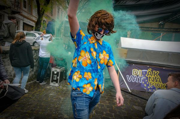 Esőben is tud a diák napozni