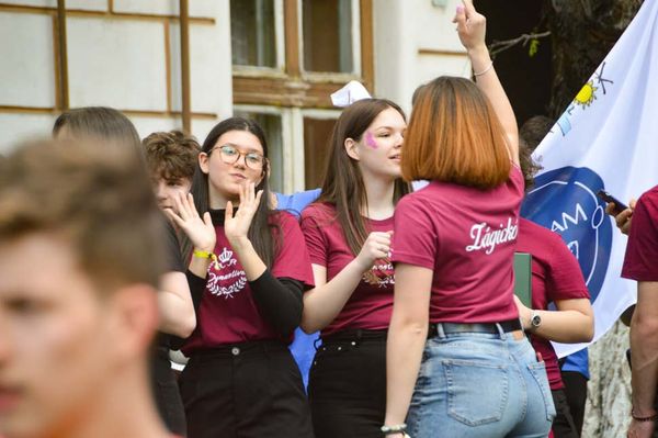 Még riválisaikat is biztatták a diákcsapatok