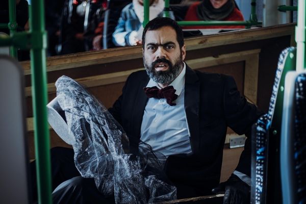 Lesznek táncoló-rappelő dinoszauruszok, napraforgók