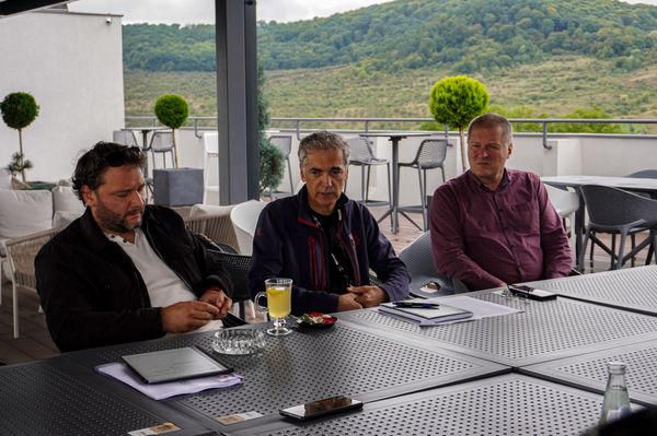 Színházak a kormány nélküli hajó szerepében