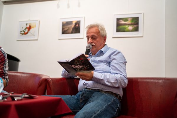 A világ egy katyvasz, amiben a nevetés vezet minket jó helyre