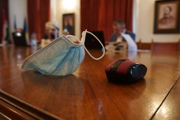 Meddig kell hordani a maszkot?