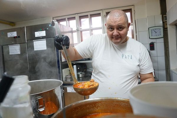 Megetetnél háromszáz embert?