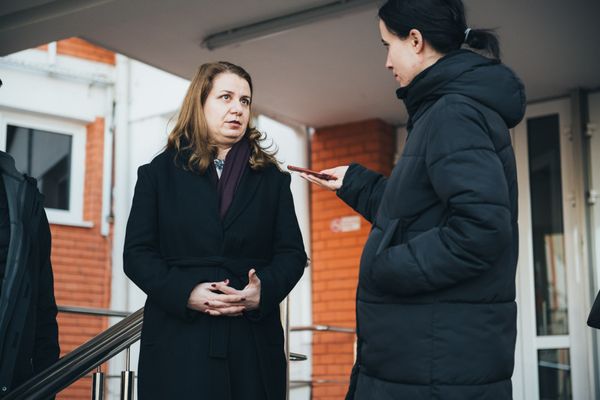 Tanügyminiszter: örülök, hogy volt erejük mosolyogni a sérülteknek