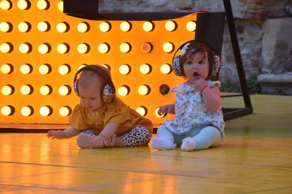 Gyere velem a villanykastélyba