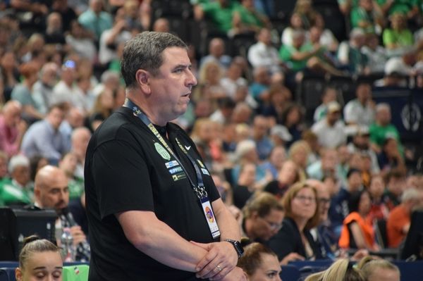 Elek Gábor üzent az ifjú udvarhelyi kézilabdás lányoknak