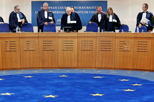 Elvette a kommunizmus