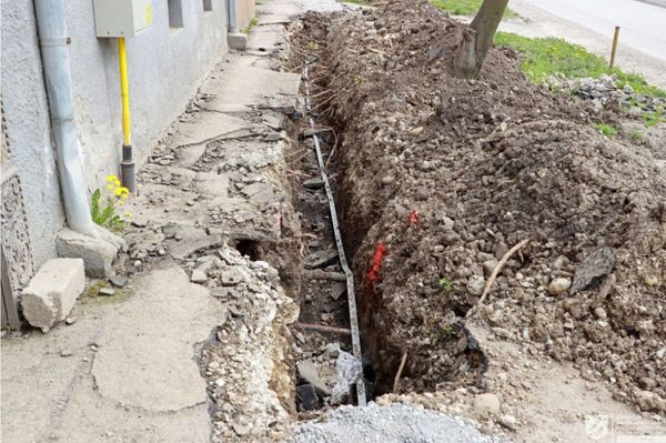 Itt ne parkolj, hogy megmaradhasson a kétirányú forgalom