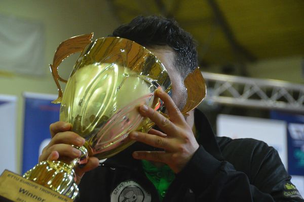 Reggel erőt demonstráltak, este már kupából pezsgőztek