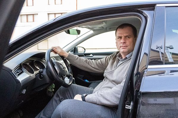 Ki az, aki partnerként megerősít?