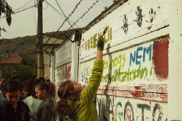 Megújul a városi sportpálya melletti betonkerítés