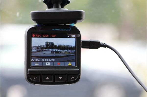 Fedélzeti kamerát lopott a boltból