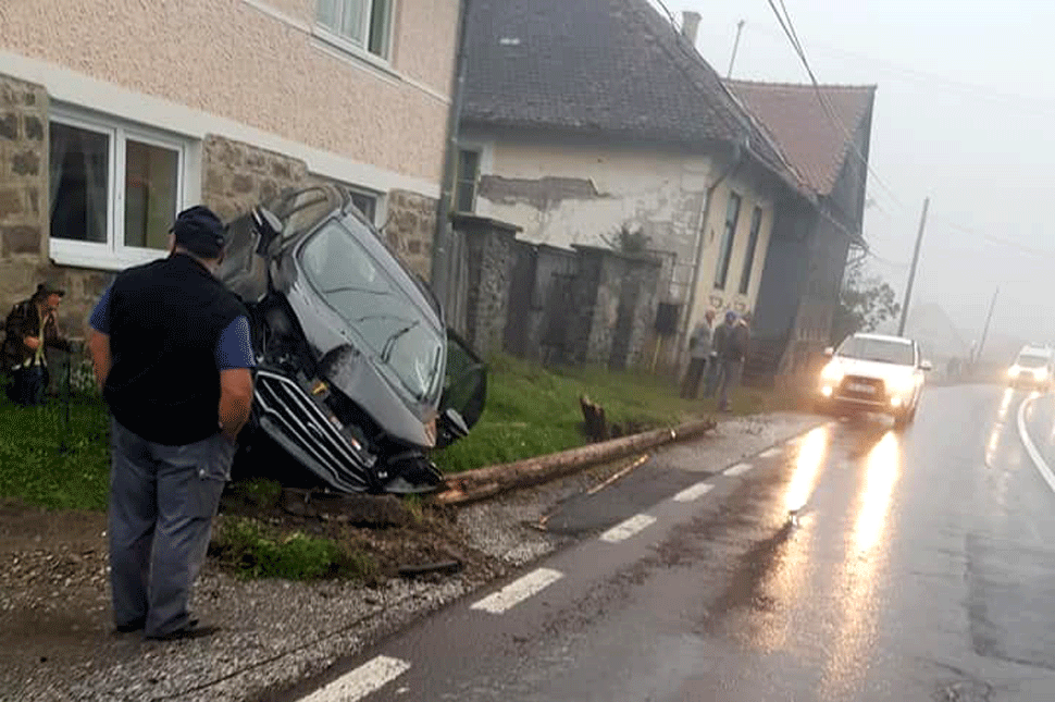 A virágágyásban landolt egy autó Szentegyházán