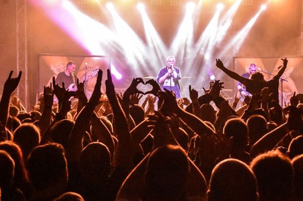 FEZEN: klasszikus rock vs. retró diszkó