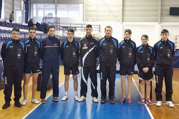 Bent maradtak csapataink