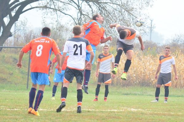 Három csoportban négy százszázalékos csapat maradt