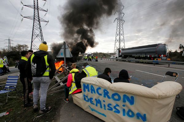Gyújtogatnak a franciák