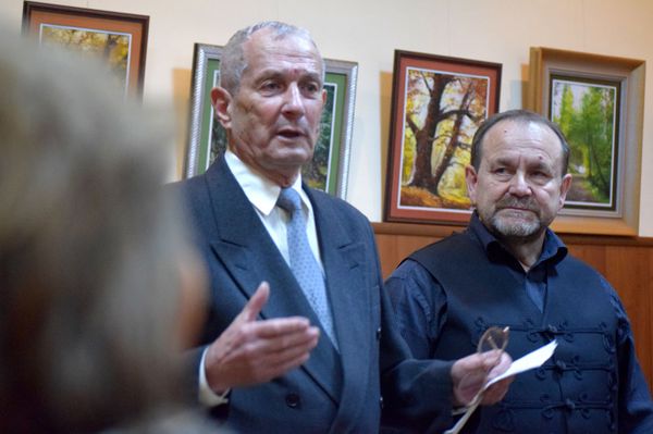 Gál Attila tájképeit állítják ki a könyvtárban